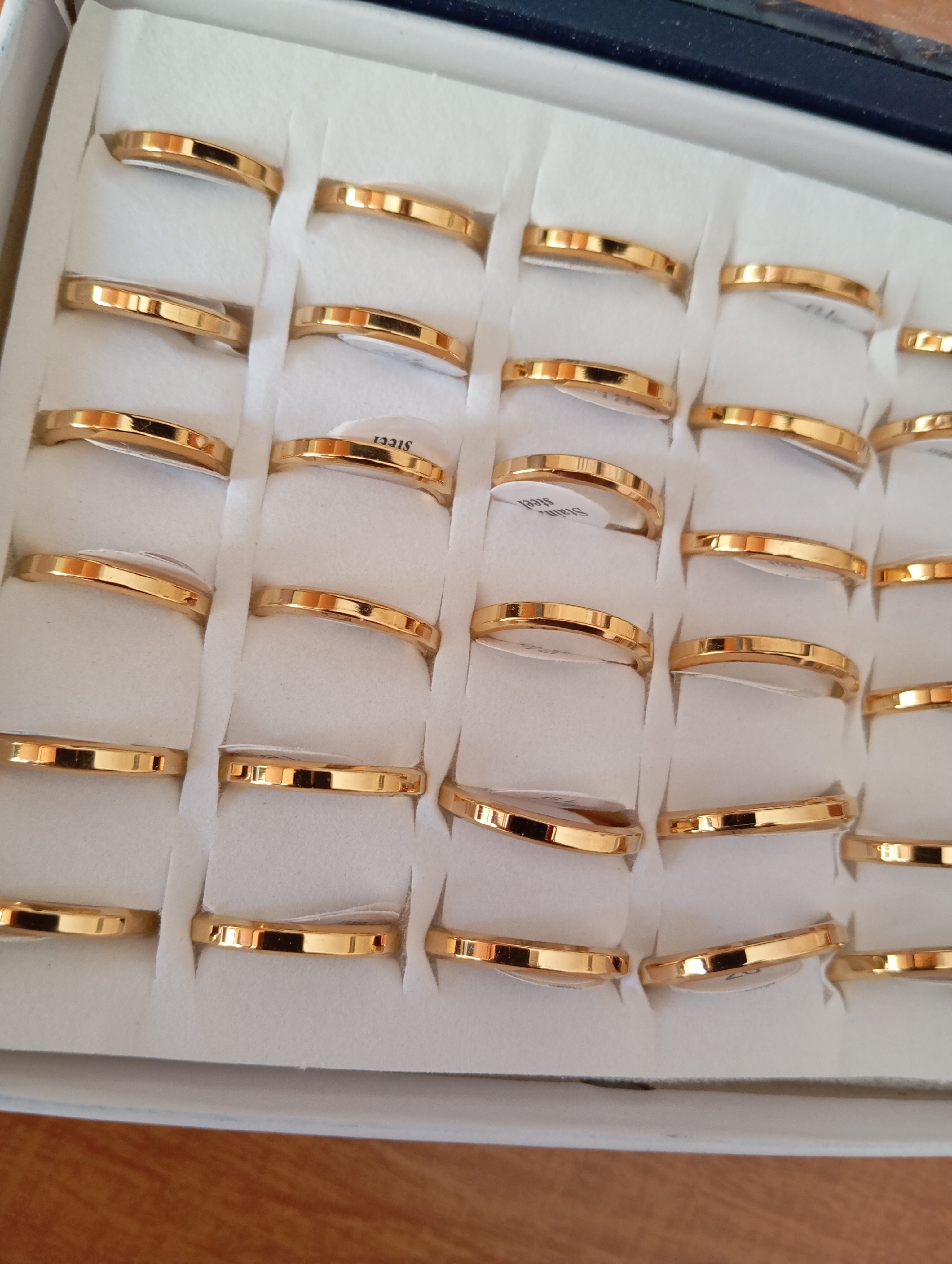 Aliança Dourada grossa 4mm  – Elegância e Sofisticação para Casais